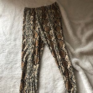 Snake print leggings